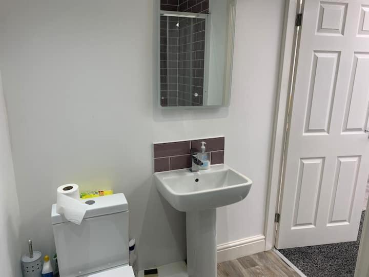 Huge Studio Close To City Centre With Free Secure Parking Λιντς Εξωτερικό φωτογραφία